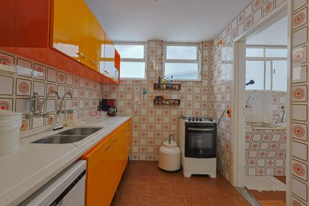 Apartamento para alugar com 191m², 4 quartos e 1 vaga