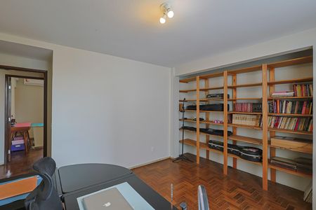 Apartamento para alugar com 191m², 4 quartos e 1 vaga