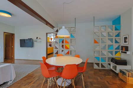 Apartamento para alugar com 191m², 4 quartos e 1 vaga