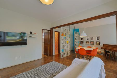Apartamento para alugar com 191m², 4 quartos e 1 vaga