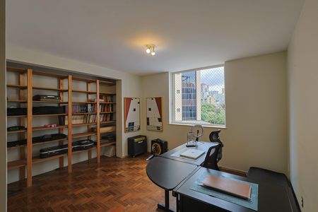 Apartamento para alugar com 191m², 4 quartos e 1 vaga
