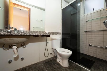 Apartamento para alugar com 181m², 3 quartos e 2 vagas Apartamento para alugar com 181m², 3 quartos e 2 vagasBANHEIRO1
