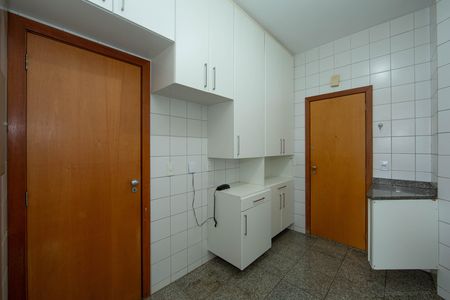 Apartamento para alugar com 181m², 3 quartos e 2 vagas Apartamento para alugar com 181m², 3 quartos e 2 vagasCOZINHA