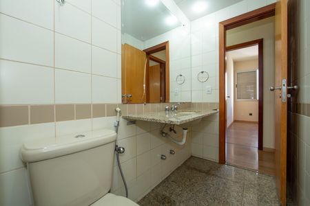 Apartamento para alugar com 181m², 3 quartos e 2 vagas Apartamento para alugar com 181m², 3 quartos e 2 vagasBANHEIRO2