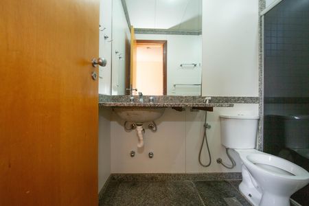Apartamento para alugar com 181m², 3 quartos e 2 vagas Apartamento para alugar com 181m², 3 quartos e 2 vagasBANHEIRO1