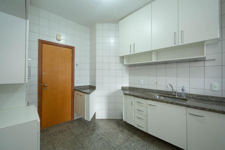 Apartamento para alugar com 181m², 3 quartos e 2 vagas Apartamento para alugar com 181m², 3 quartos e 2 vagasCOZINHA