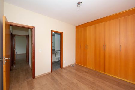 Apartamento para alugar com 181m², 3 quartos e 2 vagas Apartamento para alugar com 181m², 3 quartos e 2 vagasQUARTO3