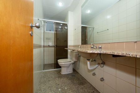 Apartamento para alugar com 181m², 3 quartos e 2 vagas Apartamento para alugar com 181m², 3 quartos e 2 vagasBANHEIRO2