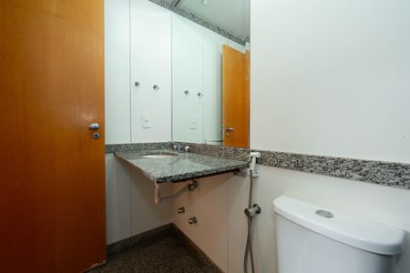 Apartamento para alugar com 181m², 3 quartos e 2 vagas Apartamento para alugar com 181m², 3 quartos e 2 vagasBANHEIRO1