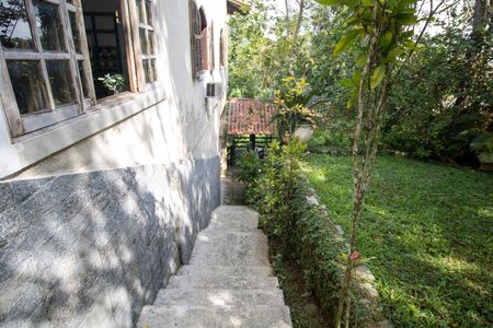 Casa para alugar com 215m², 4 quartos e 4 vagasEscada