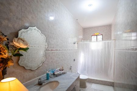 Casa para alugar com 215m², 4 quartos e 4 vagasBanheiro