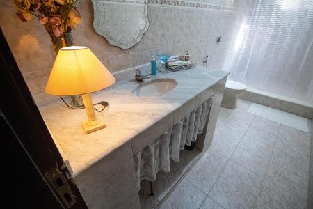 Casa para alugar com 215m², 4 quartos e 4 vagasBanheiro