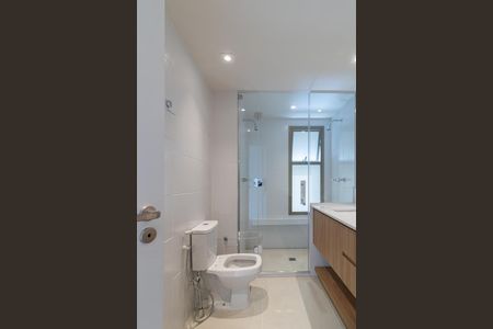 Apartamento para alugar com 149m², 3 quartos e 2 vagas Apartamento para alugar com 149m², 3 quartos e 2 vagasBanheiro da Suíte 1