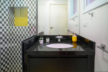 Casa à venda com 255m², 3 quartos e 2 vagas Casa à venda com 255m², 3 quartos e 2 vagasBanheiro Social