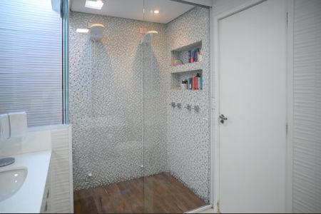 Casa à venda com 255m², 3 quartos e 2 vagas Casa à venda com 255m², 3 quartos e 2 vagasBanheiro Quarto 3 - Suite