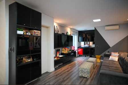 Casa à venda com 255m², 3 quartos e 2 vagas Casa à venda com 255m², 3 quartos e 2 vagasSala de TV