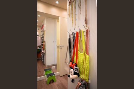 Casa à venda com 255m², 3 quartos e 2 vagas Casa à venda com 255m², 3 quartos e 2 vagasCloset 1