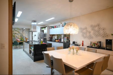 Casa à venda com 255m², 3 quartos e 2 vagas Casa à venda com 255m², 3 quartos e 2 vagasCozinha