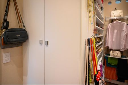 Casa à venda com 255m², 3 quartos e 2 vagas Casa à venda com 255m², 3 quartos e 2 vagasCloset 1