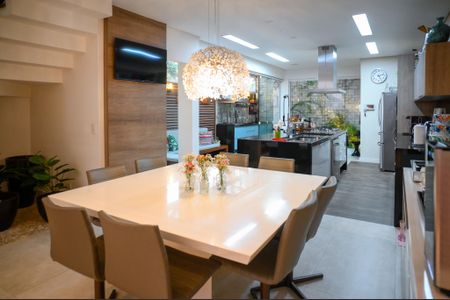 Casa à venda com 255m², 3 quartos e 2 vagas Casa à venda com 255m², 3 quartos e 2 vagasCozinha