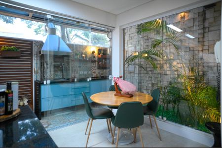 Casa à venda com 255m², 3 quartos e 2 vagas Casa à venda com 255m², 3 quartos e 2 vagasCozinha