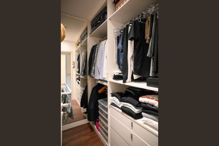 Casa à venda com 255m², 3 quartos e 2 vagas Casa à venda com 255m², 3 quartos e 2 vagasCloset 2