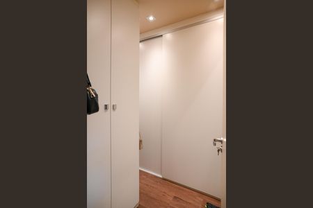 Casa à venda com 255m², 3 quartos e 2 vagas Casa à venda com 255m², 3 quartos e 2 vagasCloset 1