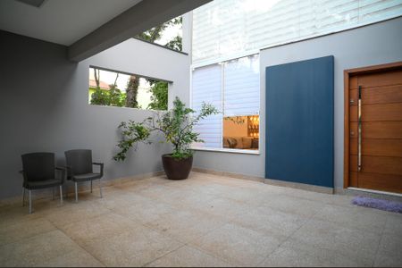 Casa à venda com 255m², 3 quartos e 2 vagas Casa à venda com 255m², 3 quartos e 2 vagasGaragem