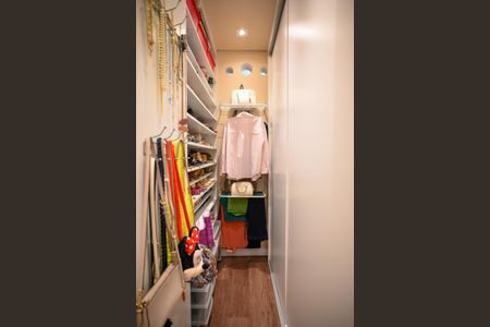 Casa à venda com 255m², 3 quartos e 2 vagas Casa à venda com 255m², 3 quartos e 2 vagasCloset 1