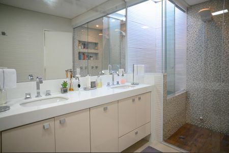 Casa à venda com 255m², 3 quartos e 2 vagas Casa à venda com 255m², 3 quartos e 2 vagasBanheiro Quarto 3 - Suite