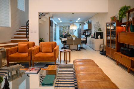 Casa à venda com 255m², 3 quartos e 2 vagas Casa à venda com 255m², 3 quartos e 2 vagasSala