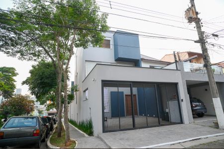 Casa à venda com 255m², 3 quartos e 2 vagas Casa à venda com 255m², 3 quartos e 2 vagasFachada