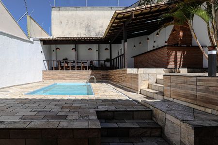 Casa para alugar com 400m², 3 quartos e 2 vagas Casa para alugar com 400m², 3 quartos e 2 vagasPiscina