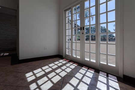 Casa para alugar com 400m², 3 quartos e 2 vagas Casa para alugar com 400m², 3 quartos e 2 vagasSala