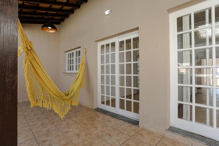Casa para alugar com 400m², 3 quartos e 2 vagas Casa para alugar com 400m², 3 quartos e 2 vagasPiscina