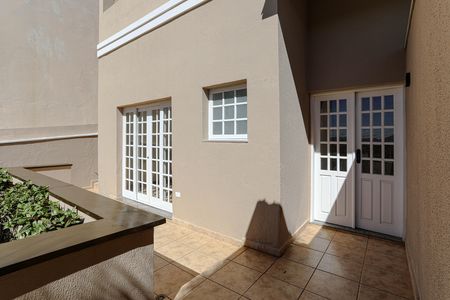 Casa para alugar com 400m², 3 quartos e 2 vagas Casa para alugar com 400m², 3 quartos e 2 vagasVaranda
