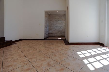 Casa para alugar com 400m², 3 quartos e 2 vagas Casa para alugar com 400m², 3 quartos e 2 vagasSala
