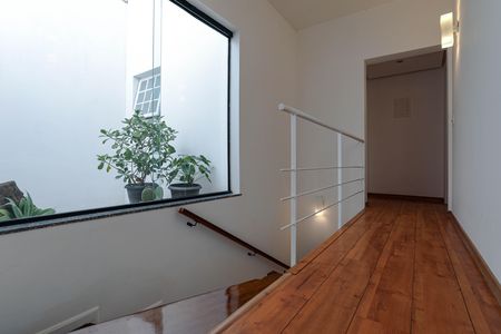 Casa para alugar com 400m², 3 quartos e 2 vagas Casa para alugar com 400m², 3 quartos e 2 vagasEscada