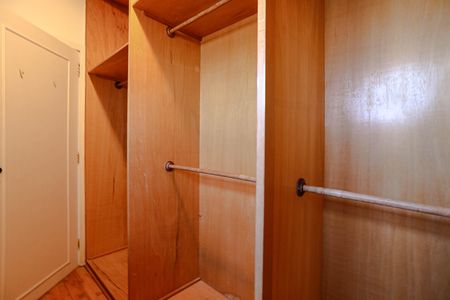 Casa para alugar com 400m², 3 quartos e 2 vagas Casa para alugar com 400m², 3 quartos e 2 vagasCloset - Quarto 3 - Suíte