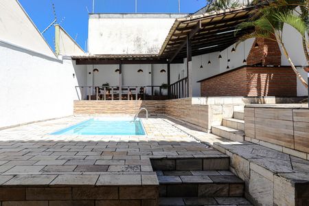 Casa para alugar com 400m², 3 quartos e 2 vagas Casa para alugar com 400m², 3 quartos e 2 vagasPiscina