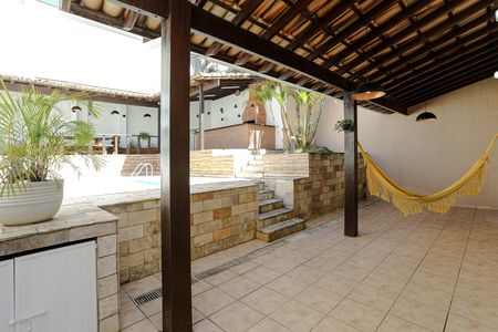 Casa para alugar com 400m², 3 quartos e 2 vagas Casa para alugar com 400m², 3 quartos e 2 vagasPiscina