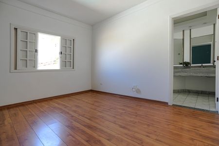 Casa para alugar com 400m², 3 quartos e 2 vagas Casa para alugar com 400m², 3 quartos e 2 vagasQuarto 3 - Suíte