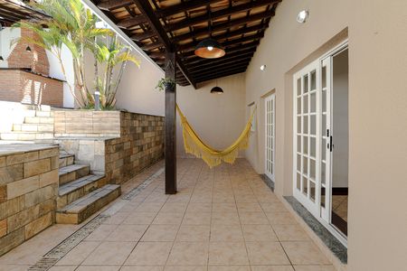 Casa para alugar com 400m², 3 quartos e 2 vagas Casa para alugar com 400m², 3 quartos e 2 vagasPiscina