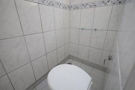 Casa para alugar com 150m², 2 quartos e 1 vaga Casa para alugar com 150m², 2 quartos e 1 vagaBanheiro