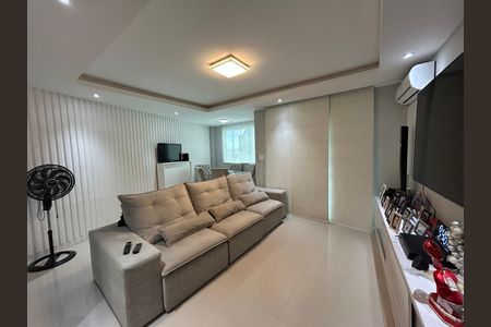 Sala de casa à venda com 3 quartos, 110m² em Jardim Sulacap, Rio de Janeiro