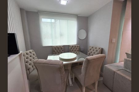 Casa à venda com 110m², 3 quartos e 2 vagasSala