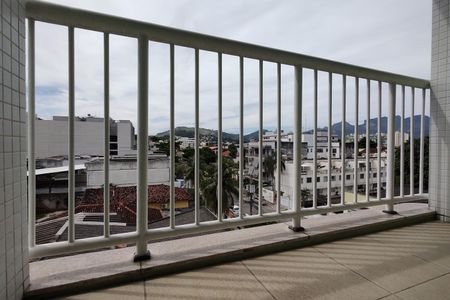 Apartamento à venda com 65m², 2 quartos e 1 vaga Apartamento à venda com 65m², 2 quartos e 1 vagaVaranda