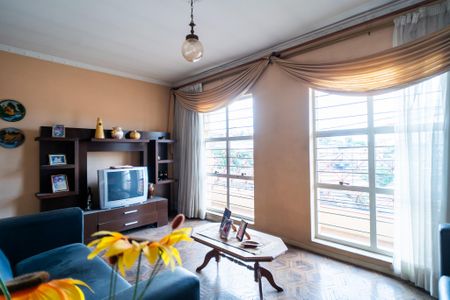 Casa para alugar com 310m², 2 quartos e 1 vaga Casa para alugar com 310m², 2 quartos e 1 vagaSala