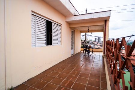 Casa para alugar com 310m², 2 quartos e 1 vaga Casa para alugar com 310m², 2 quartos e 1 vagaQuintal