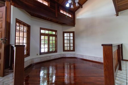 Casa à venda com 271m², 3 quartos e 4 vagasSALA
